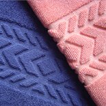 Tapetes de tela con cenefa tejida.