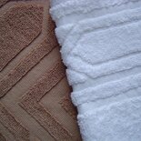 Tapetes de tela con cenefa tejida.